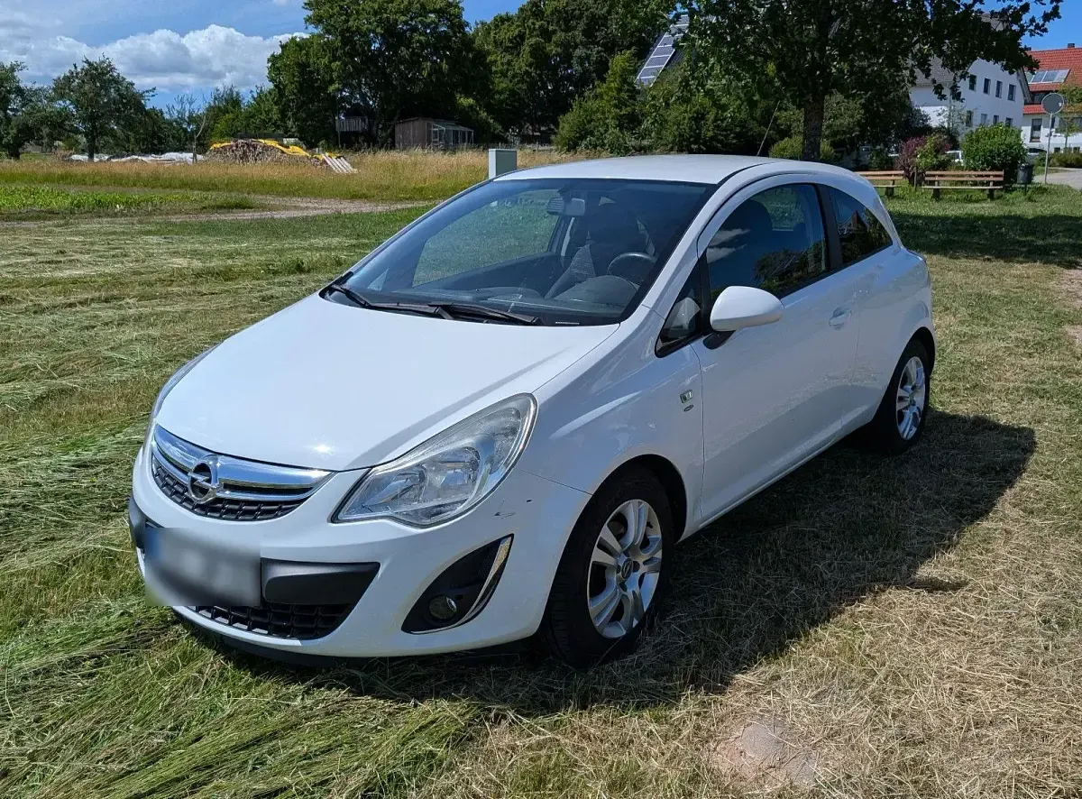 Gebraucht Opel Corsa Edition 101 PS (74 kW) 2011 Weiß Kleinwagen