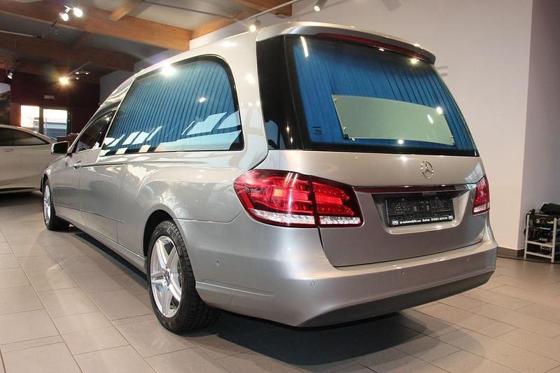 Gebraucht Mercedes E250 204 PS (150 kW) 2014 Grau Limousine