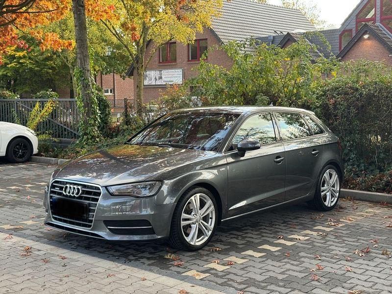 Grau Gebraucht 2014 Audi A3 Sportback S-Line Limousine | 12.490 € (Guter Preis) - Bild 1/4