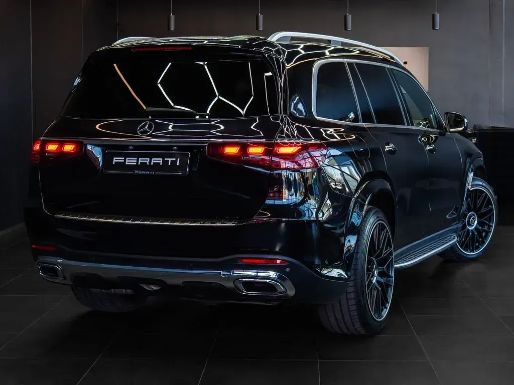 Gebraucht Mercedes GLS450 367 PS (269 kW) 2024 Schwarz SUV