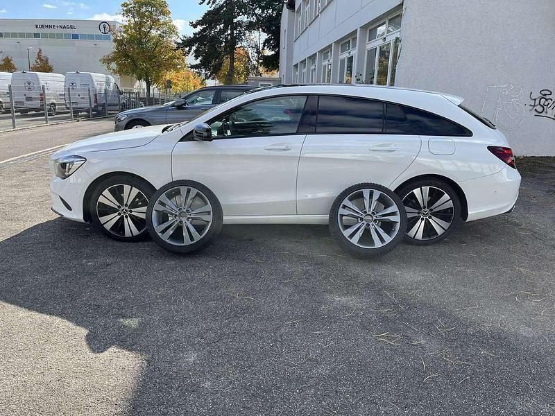 Polarweiss unilack Gebraucht 2018 Mercedes CLA200 Urban Kombi | 19.500 € (Fairer Preis) - Bild 1/4