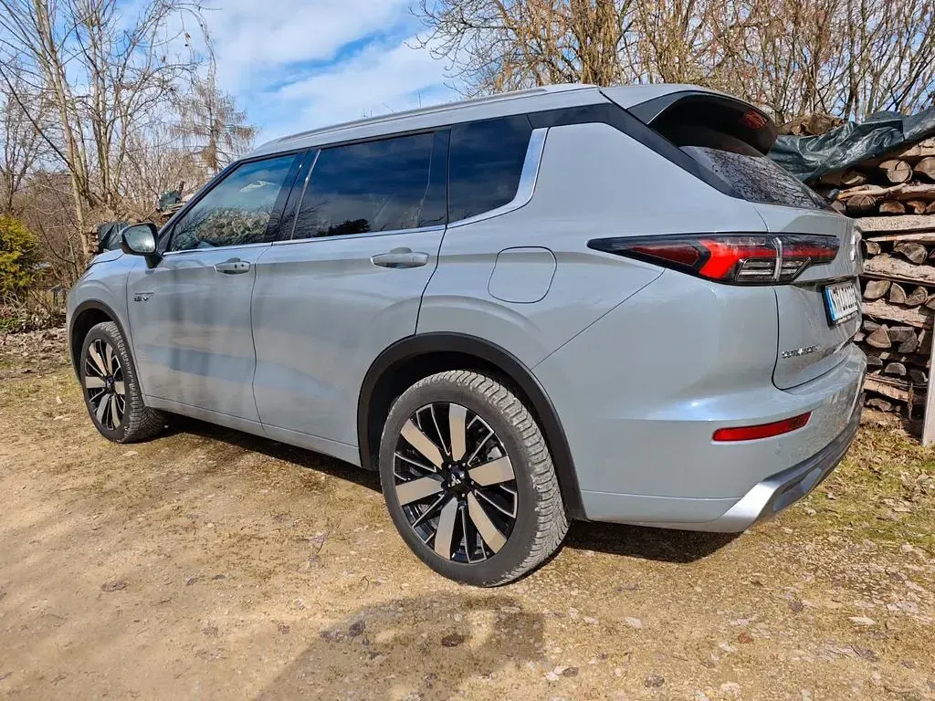Gebraucht Mitsubishi Outlander P-HEV Top 306 PS (225 kW) 2025 Grau SUV