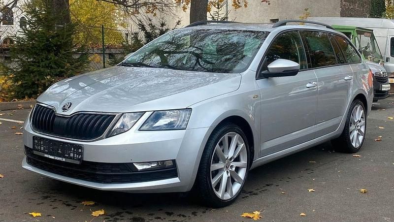 Silber Gebraucht 2019 Skoda Octavia Soleil Kombi | 9.900 € (Guter Preis) - Bild 1/4