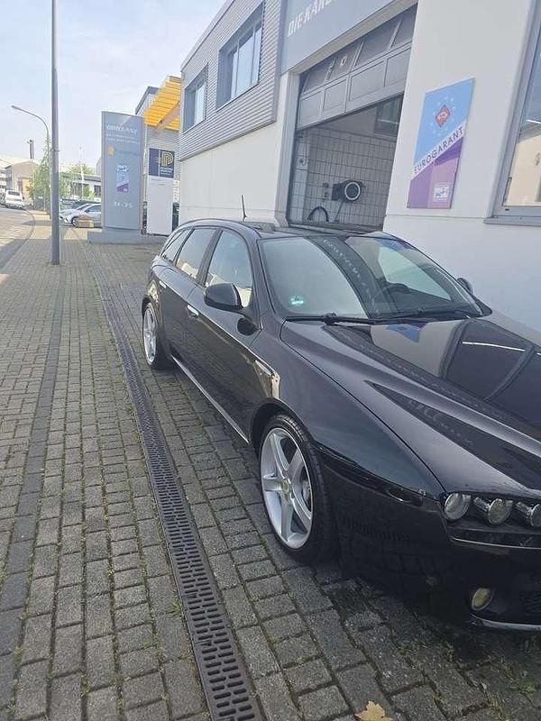 Schwarz Gebraucht 2010 Alfa Romeo Spider Cabrio | 3.950 € - Bild 1/4