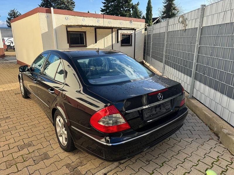 Gebraucht Mercedes E280 Avantgarde 190 PS (139 kW) 2006 Schwarz Limousine