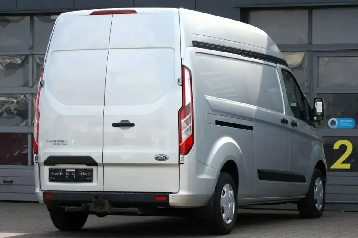 Gebraucht Ford Transit Custom Trend 131 PS (96 kW) 2020 Moondust silver (metallic) Pickup
