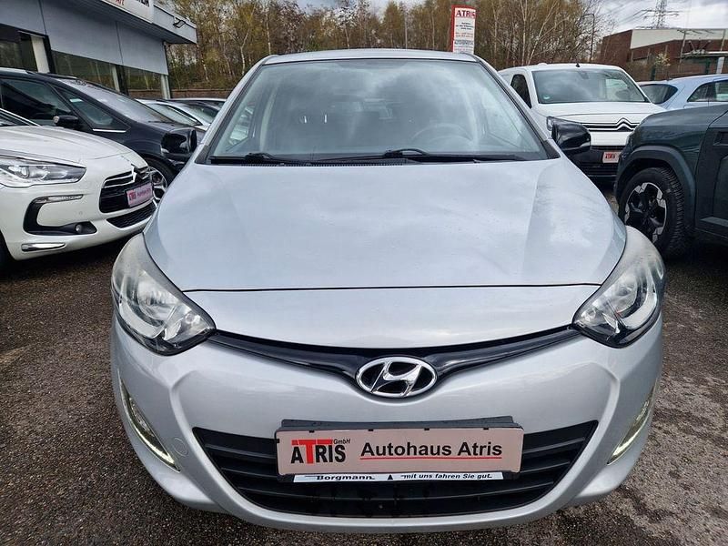 Gebraucht Hyundai i20 Edition 86 PS (63 kW) 2014 Silber Kleinwagen