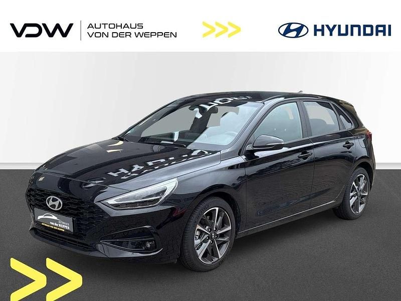 Abyss black (schwarz) Gebraucht 2024 Hyundai i30 Advantage Limousine | 23.990 € (Teuer) - Bild 1/4
