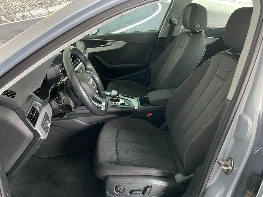 Gebraucht Audi A4 Business 204 PS (150 kW) 2022 Florettsilber metallic Kombi