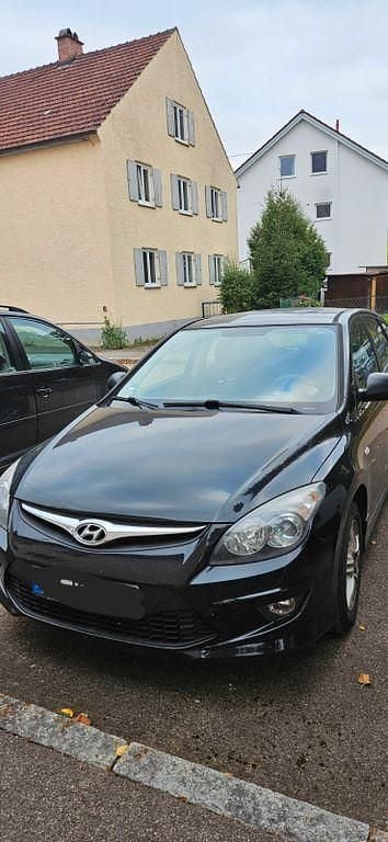 Schwarz Gebraucht 2011 Hyundai i30 Classic Limousine | 2.950 € (Fairer Preis) - Bild 1/4