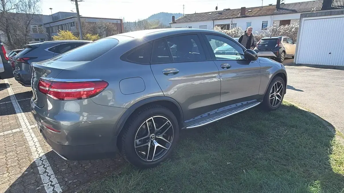 Gebraucht Mercedes GLC250 204 PS (150 kW) 2018 Grau SUV