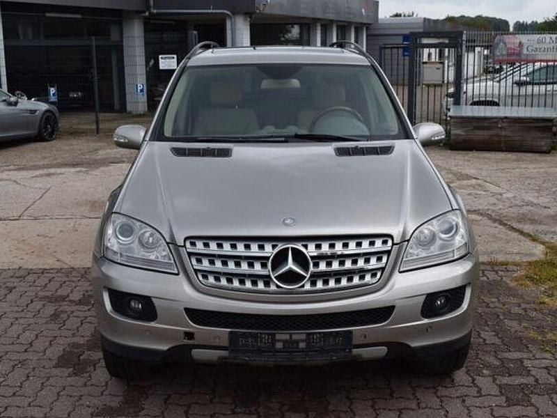 Gebraucht Mercedes ML320 224 PS (164 kW) 2007 Silber SUV