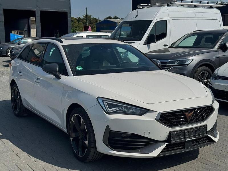 Weiß Gebraucht 2022 Cupra Leon Limousine | 20.990 € (Fairer Preis) - Bild 1/4
