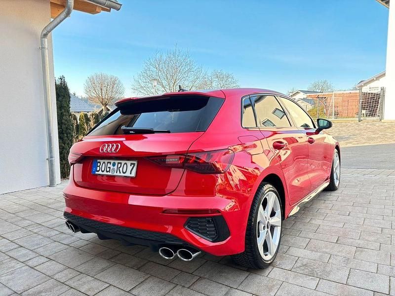 Gebraucht Audi S3 Ambiente 310 PS (228 kW) 2023 Rot Limousine