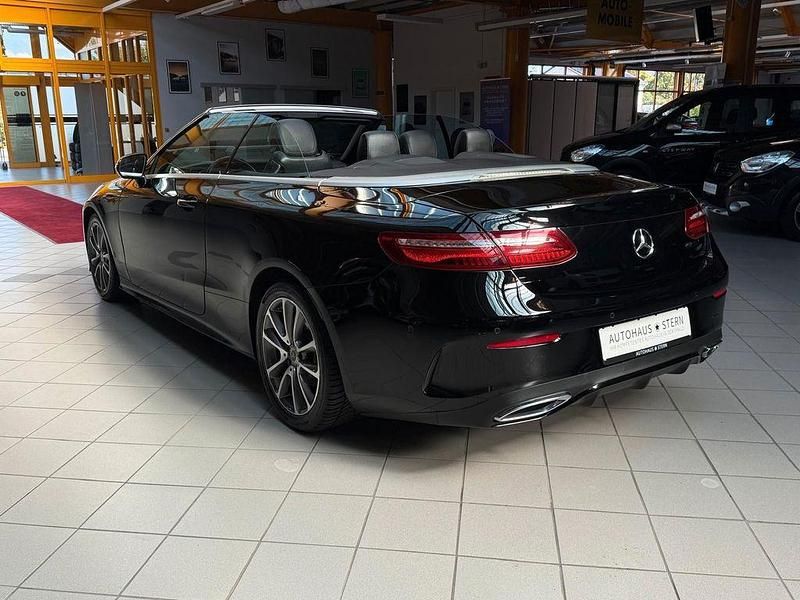 Gebraucht Mercedes E220 AMG line 194 PS (142 kW) 2019 Schwarz Cabrio