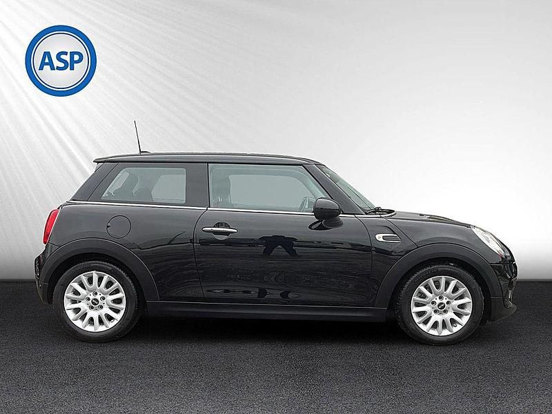 Gebraucht Mini Cooper Chili 136 PS (100 kW) 2016 Schwarz (midnight black metallic) Kleinwagen