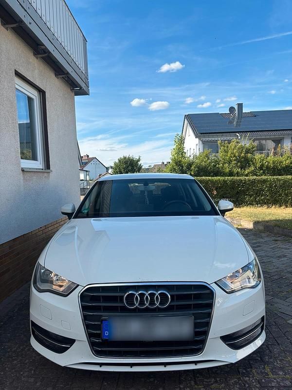 Weiß Gebraucht 2013 Audi A3 Kleinwagen | 9.500 € (Teuer) - Bild 1/4