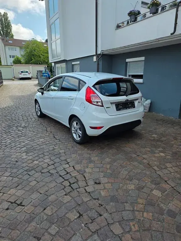 Usata Ford Fiesta Titanium 125 CV (91 kW) 2017 Bianco Utilitaria