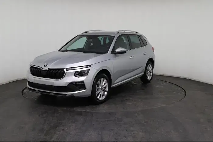 Neu Skoda Kamiq Selection 116 PS (85 kW) 2026 Silber, brilliantsilber metalli SUV