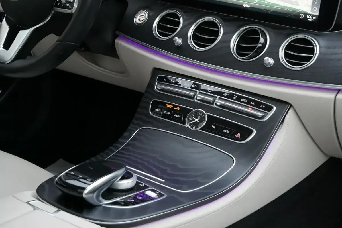 Gebraucht Mercedes E300 306 PS (225 kW) 2019 Weiß Kombi