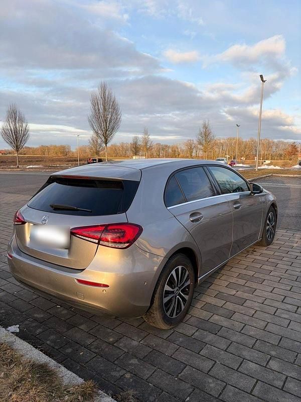 Gebraucht Mercedes A200 150 PS (110 kW) 2020 Beige Limousine