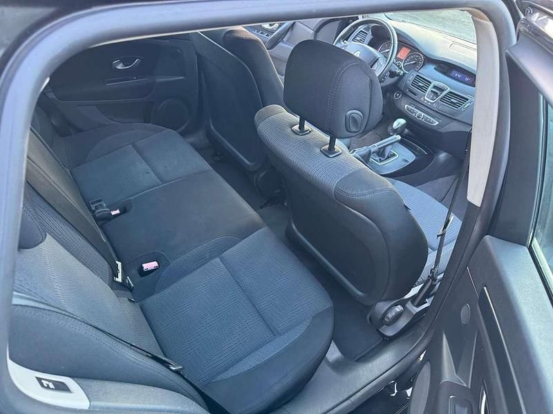 Gebraucht Renault Laguna III Expression 140 PS (102 kW) 2010 Perlmuttschwarz Kombi