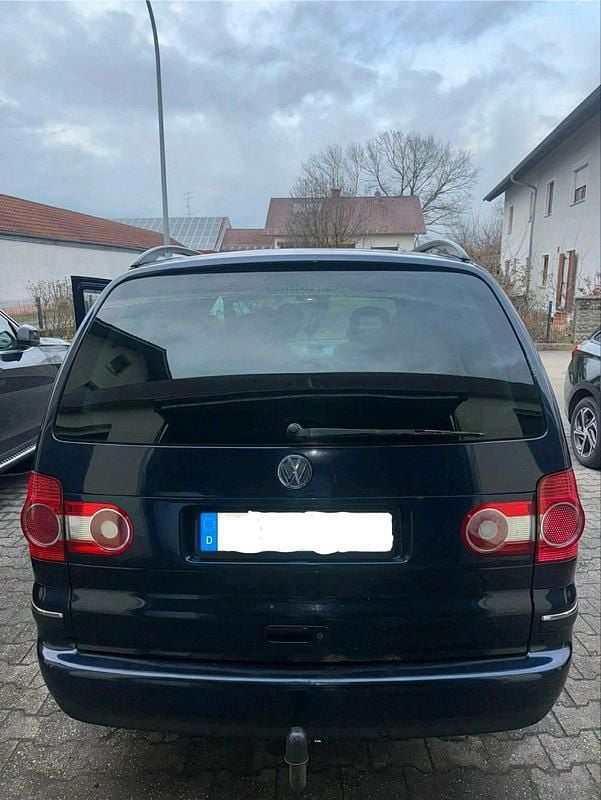 Second-hand VW Sharan 116 CP (85 kW) 2004 Albastru Monovolum