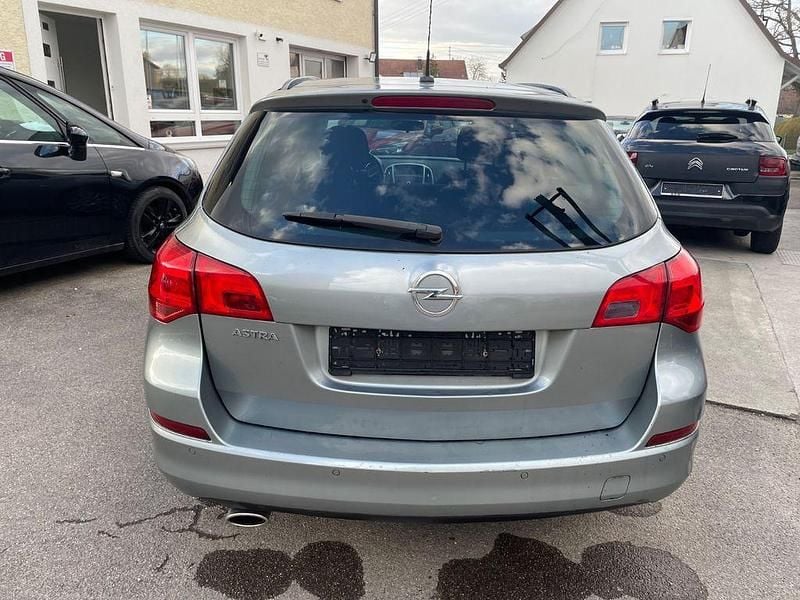 Gebraucht Opel Astra Design Edition 120 PS (88 kW) 2011 Silber Kombi