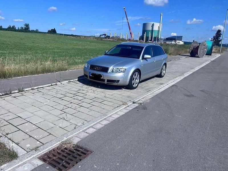 Silber Gebraucht 2004 Audi A4 Kombi | 1.200 € (Superpreis) - Bild 1/4