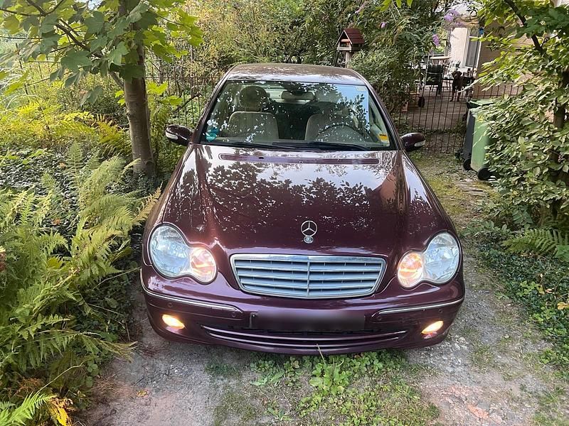 Rot Gebraucht 2006 Mercedes C180 Limousine | 2.000 € (Superpreis) - Bild 1/4