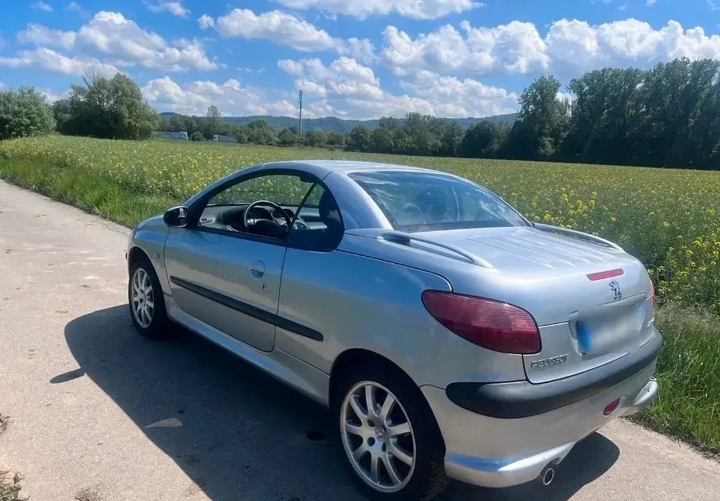 Gebraucht Peugeot 206 CC 109 PS (80 kW) 2001 Silber Cabrio