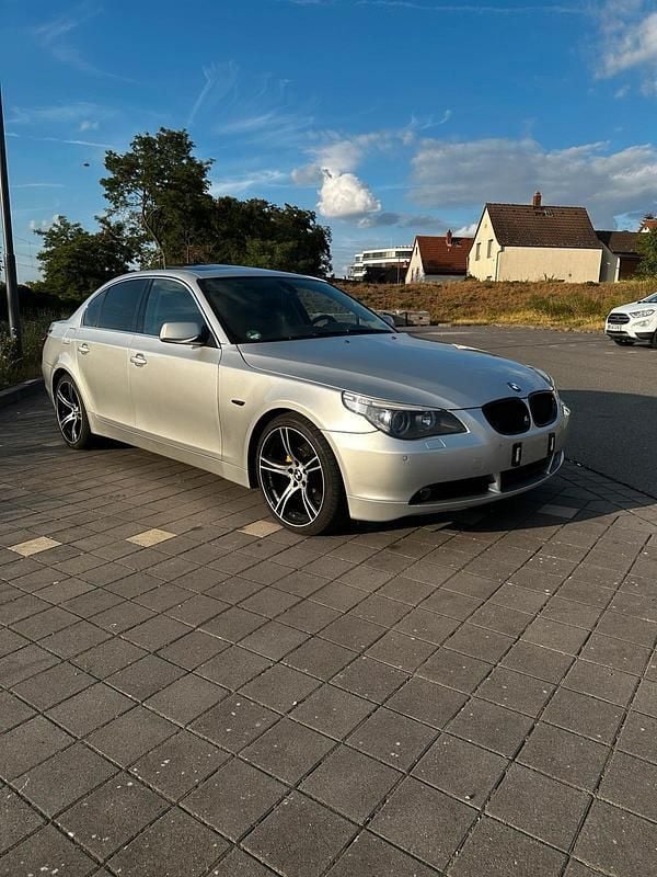 Silber Gebraucht 2004 BMW 525 Limousine | 9.800 € - Bild 1/4