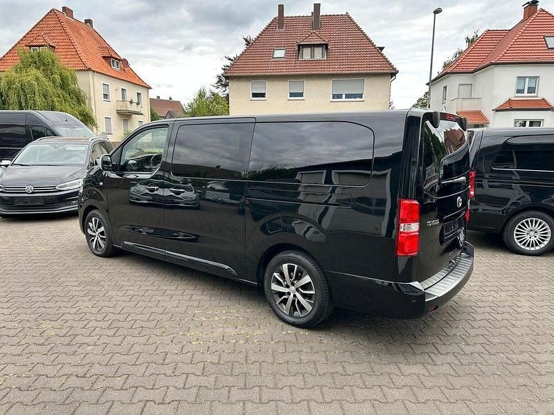 Schwarz Gebraucht 2017 Toyota Proace Verso Executive Kombi | 34.999 € (Etwas zu teuer) - Bild 1/4