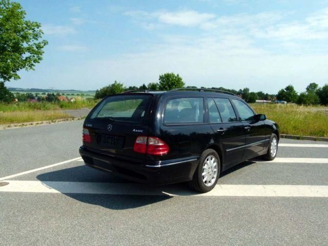 Gebraucht Mercedes E320 Classic 220 PS (161 kW) 2002 Schwarz metallic Kombi