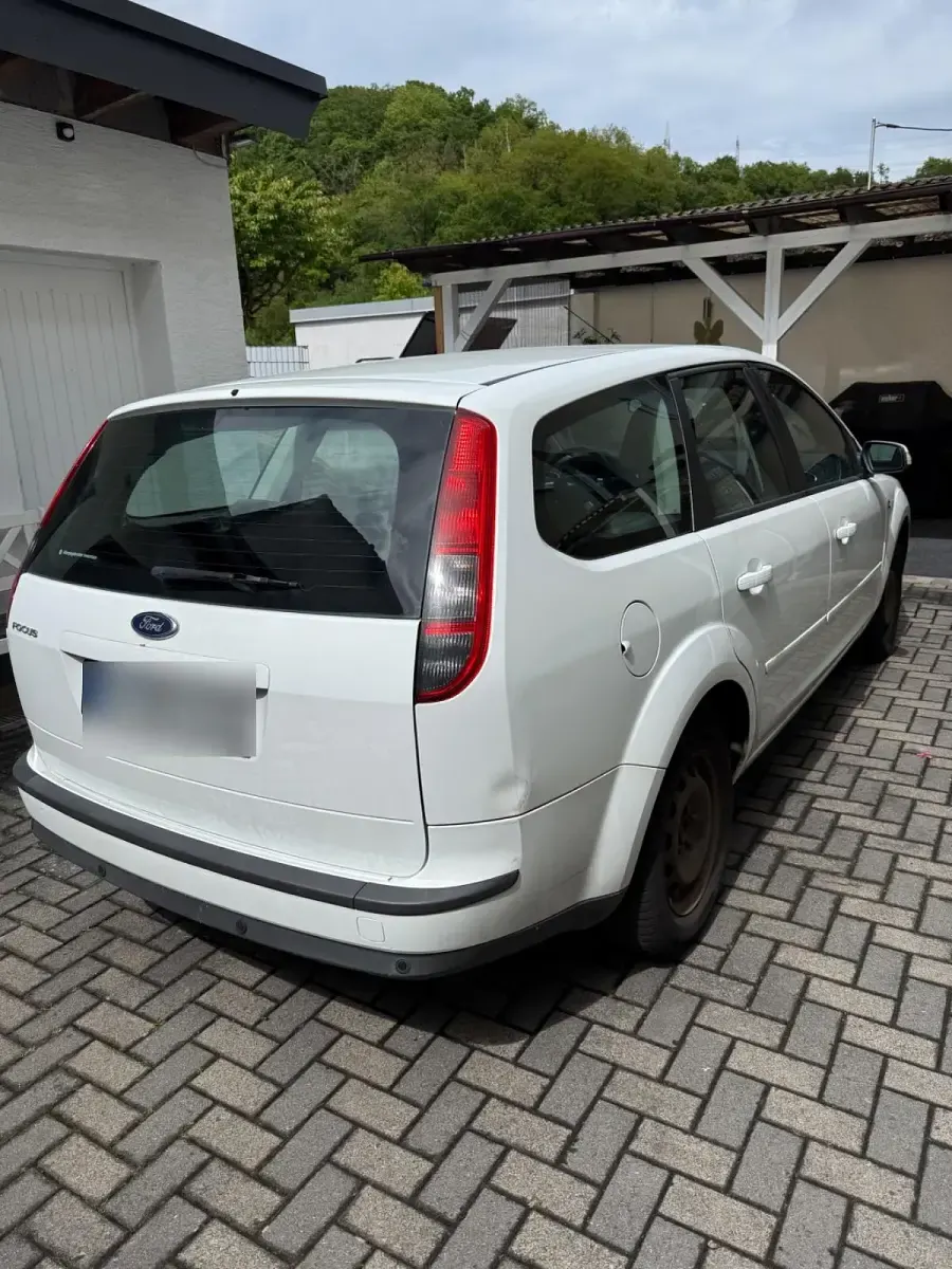 Gebraucht Ford Focus 100 PS (73 kW) 2007 Weiß Kombi