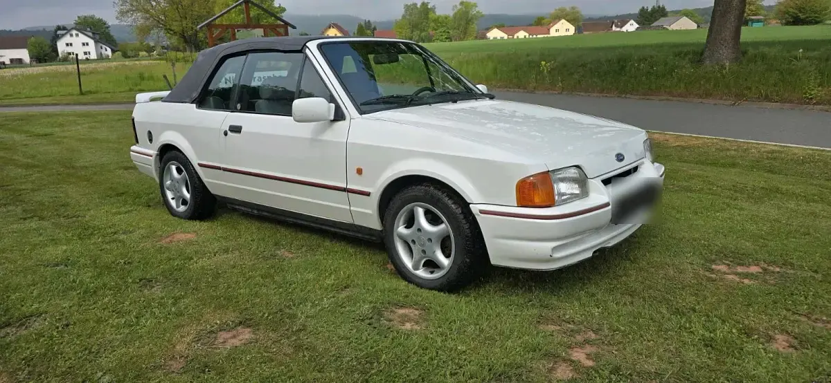 Gebraucht Ford Escort Cabriolet 102 PS (75 kW) 1991 Weiß Cabrio