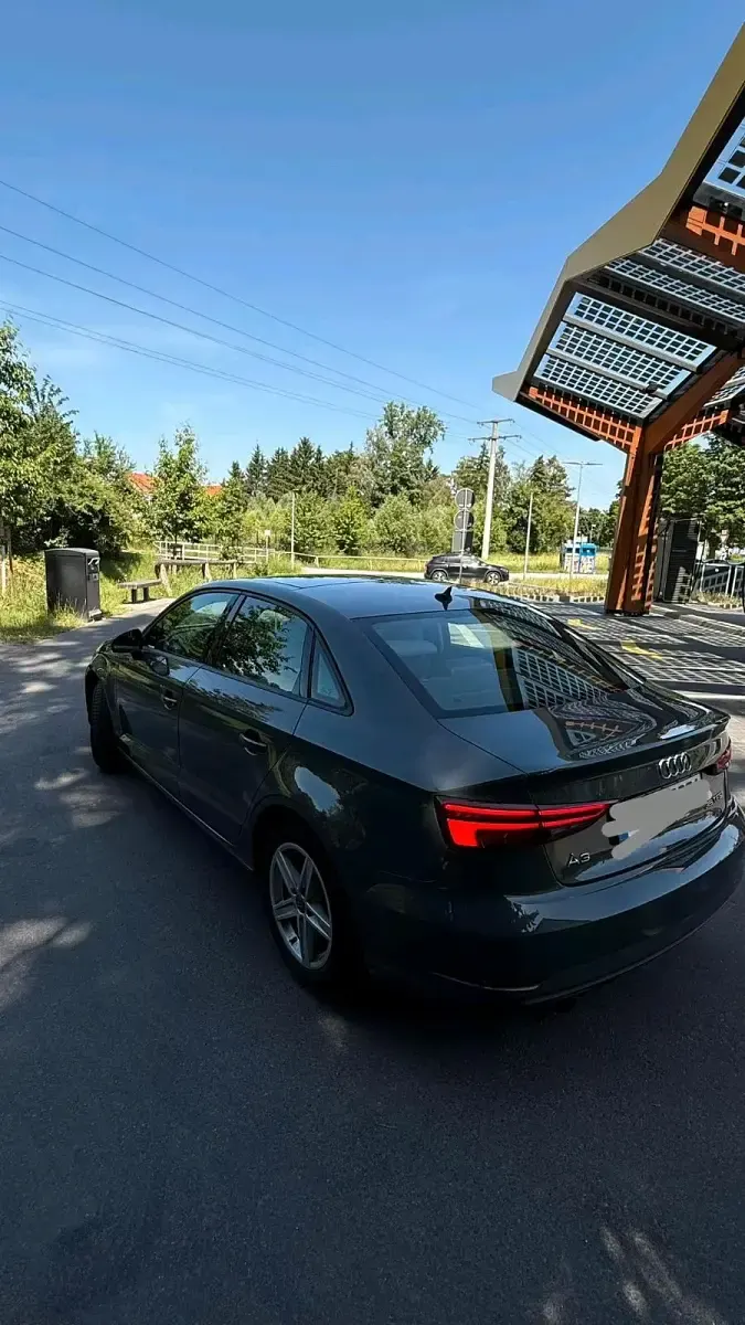 Gebraucht Audi A3 150 PS (110 kW) 2019 Grau Limousine