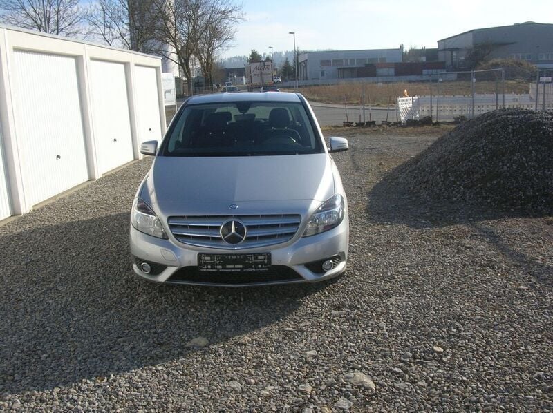 Gebraucht Mercedes B180 109 PS (80 kW) 2014 Silber Van / Kleinbus