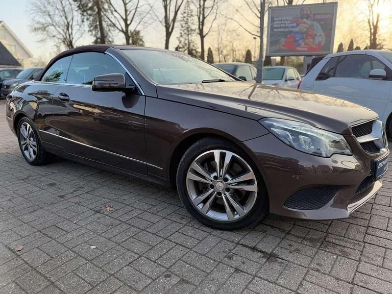 Gebraucht Mercedes E350 258 PS (189 kW) 2015 Dolomitbraun Cabrio