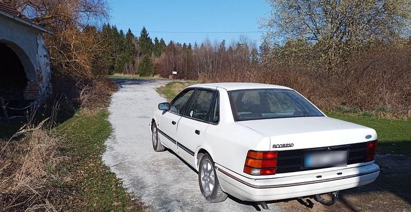 Second-hand Ford Scorpio 120 CP (88 kW) 1990 Alb Berlinǎ