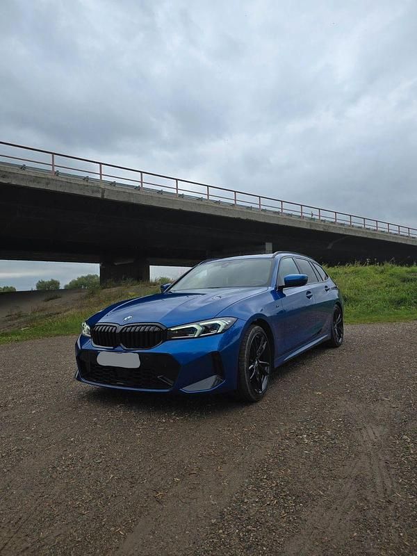 Blau Gebraucht 2023 BMW 320 M Sport Kombi | 39.999 € (Fairer Preis) - Bild 1/4