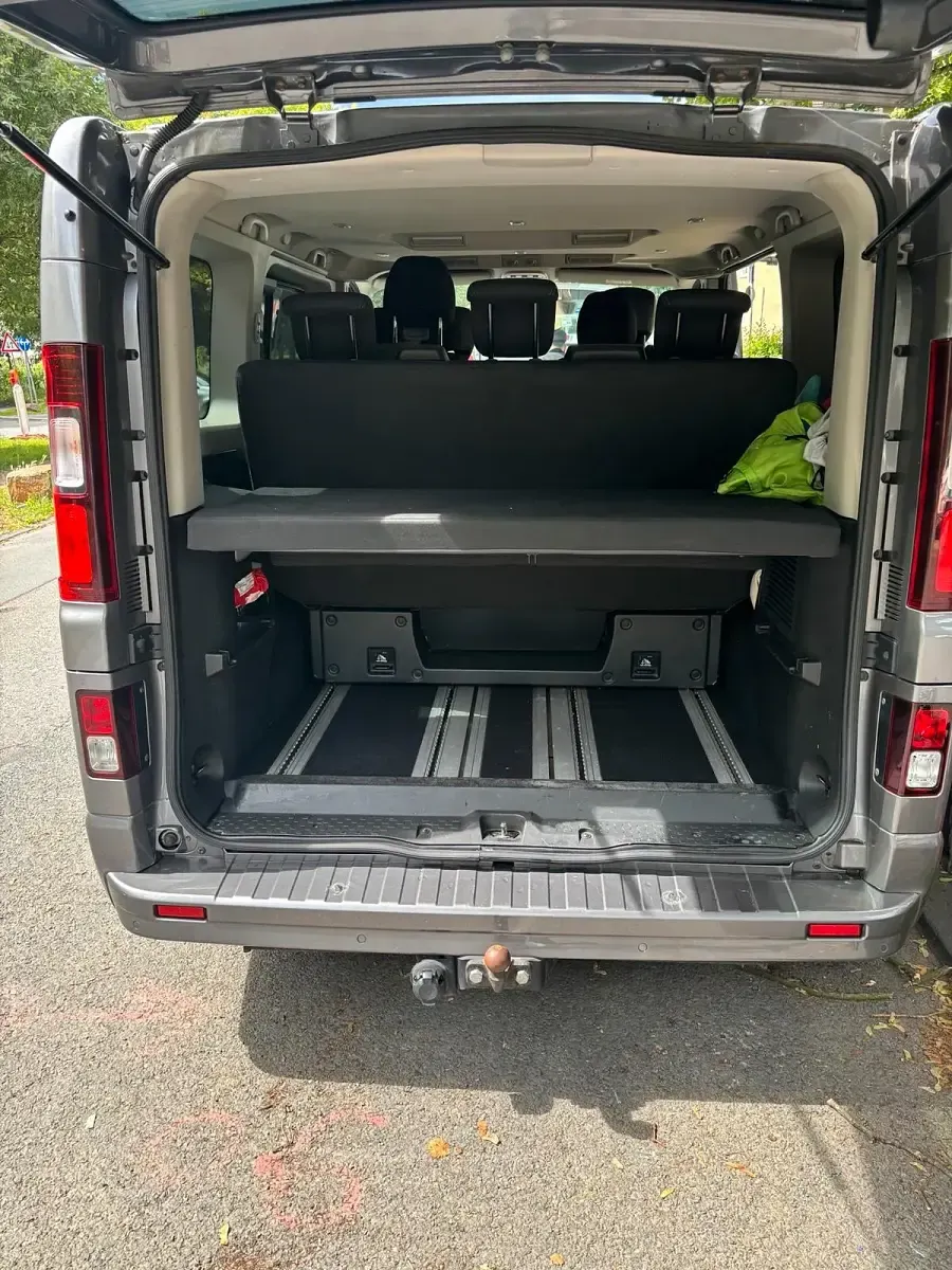 Gebraucht Opel Vivaro 128 PS (94 kW) 2018 Grau Van / Kleinbus