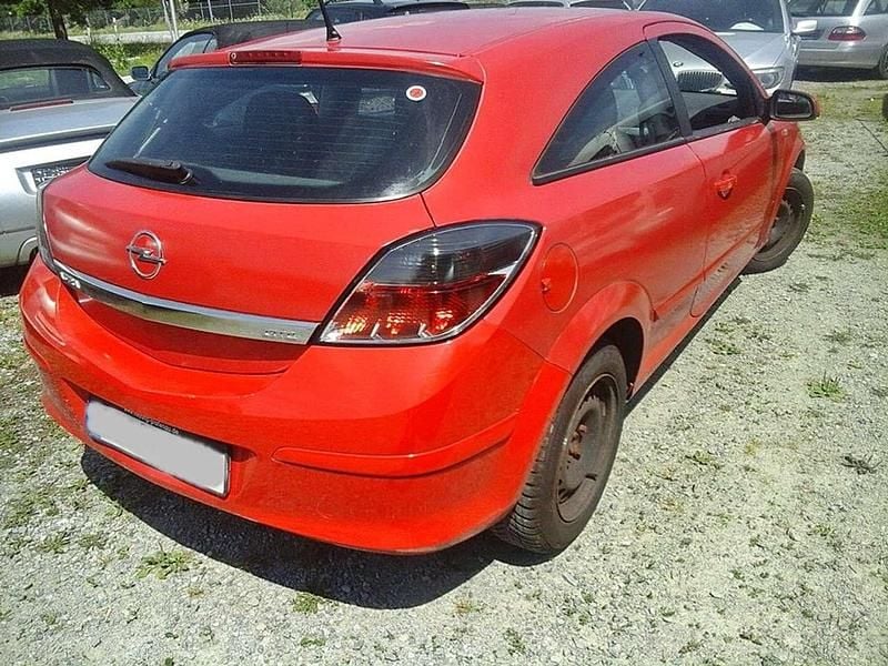 Magmarot/flame red Gebraucht 2005 Opel Astra GTC Edition Coupé | 900 € (Fairer Preis) - Bild 1/4