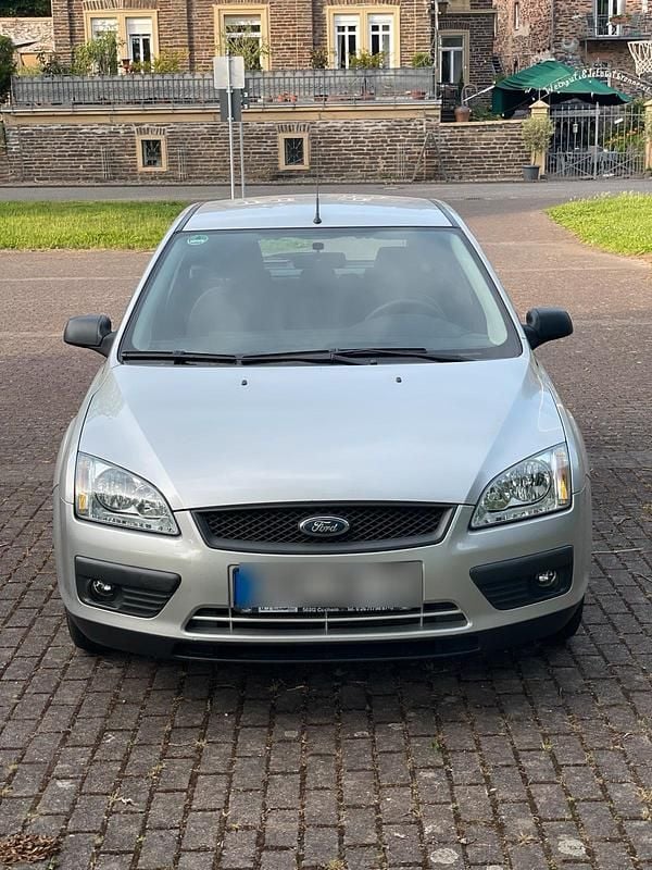 Silber Gebraucht 2006 Ford Focus Limousine | 998 € (Superpreis) - Bild 1/4