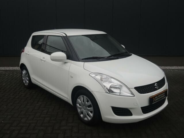 Gebraucht Suzuki Swift Club 94 PS (69 kW) 2016 Weiß metallic Kleinwagen