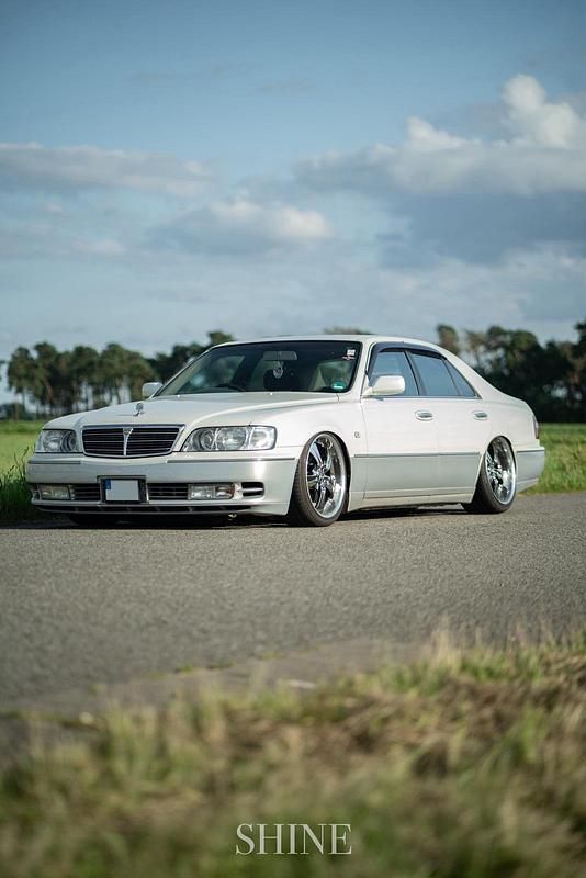 Weiß Gebraucht 1998 Nissan Cima Limousine | 14.000 € - Bild 1/4