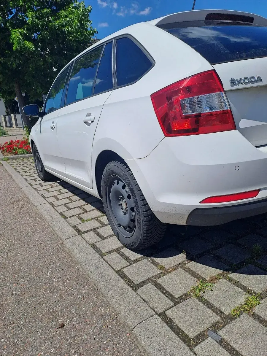 Gebraucht Skoda Rapid 104 PS (76 kW) 2014 Weiß Kleinwagen