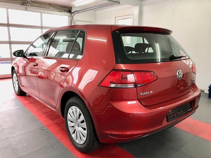 Gebraucht VW Golf VII 86 PS (63 kW) 2016 Rot Limousine