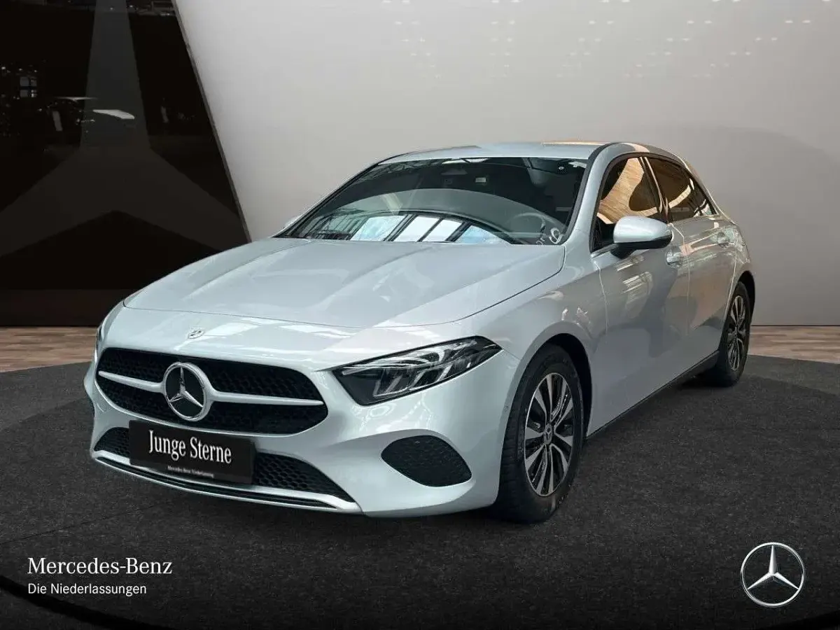 Gebraucht Mercedes A180 Advanced 116 PS (85 kW) 2024 Silber Limousine