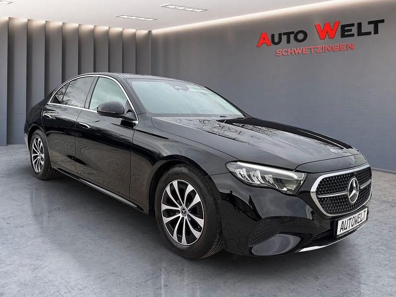 Gebraucht Mercedes E220 197 PS (144 kW) 2024 Schwarz Limousine